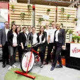 BCO Team mit Smoothie Bike am Stand der IMEX Frankfurt 2019