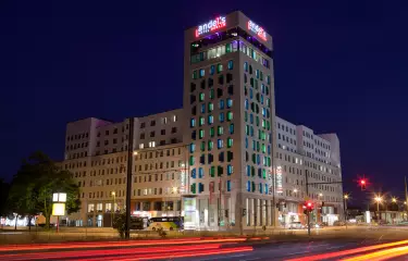  Event location and conference hotel, exterior view